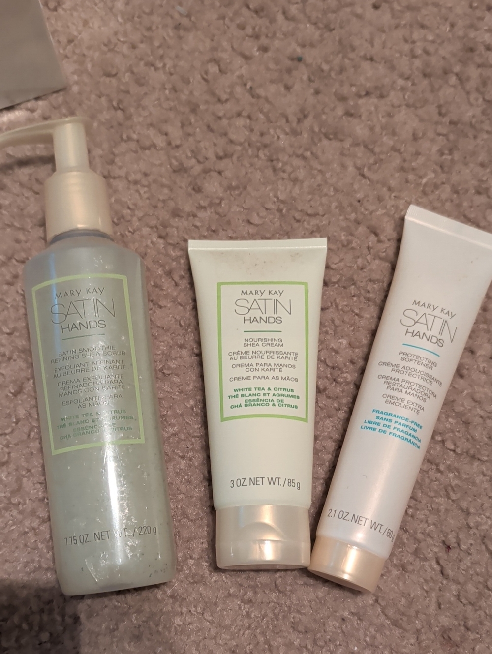 Mary Kay Satin Hands Set in White and Pale Green
